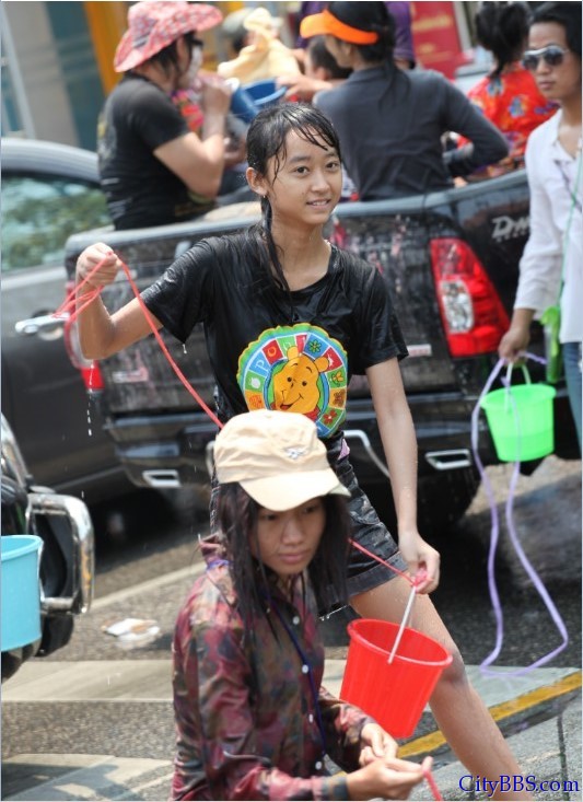 2013年泰国清迈泼水节狂欢