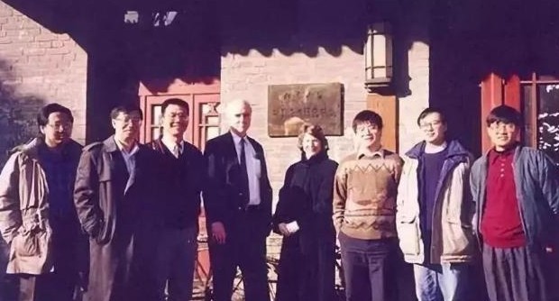 1994年中国经济研究中心成立初期合影