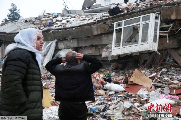 当地时间2月6日，土耳其迪亚巴克尔，当地房屋建筑在地震中倒塌
