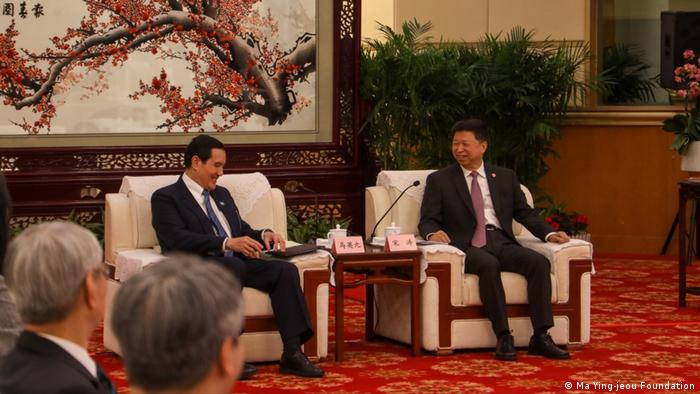 中国国台办主任宋涛30日晚间在武汉会见台湾前总统马英九，逐步提升接待层级 ... ... ... ... ...
