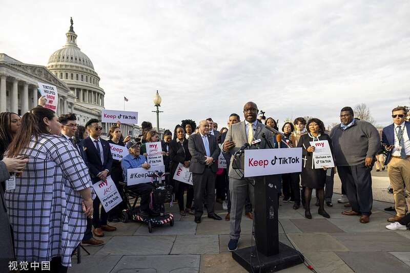 3月22日，美国华盛顿特区，TikTok博主聚集在国会大厦外举行抗议可能的禁令