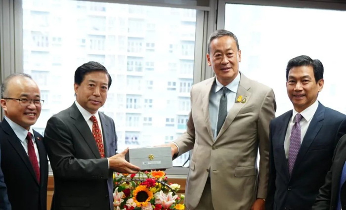 中国驻泰国大使韩志强在泰国为泰党总部会见泰国新任总理赛塔